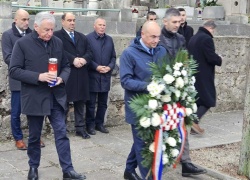 Obilježena 25. GODIŠNJICA SMRTI PRVOG HRVATSKOG PREDSJEDNIKA DR.FRANJA TUĐMANA- Vijenci i svijeće u znak sjećanja i zahvalnosti